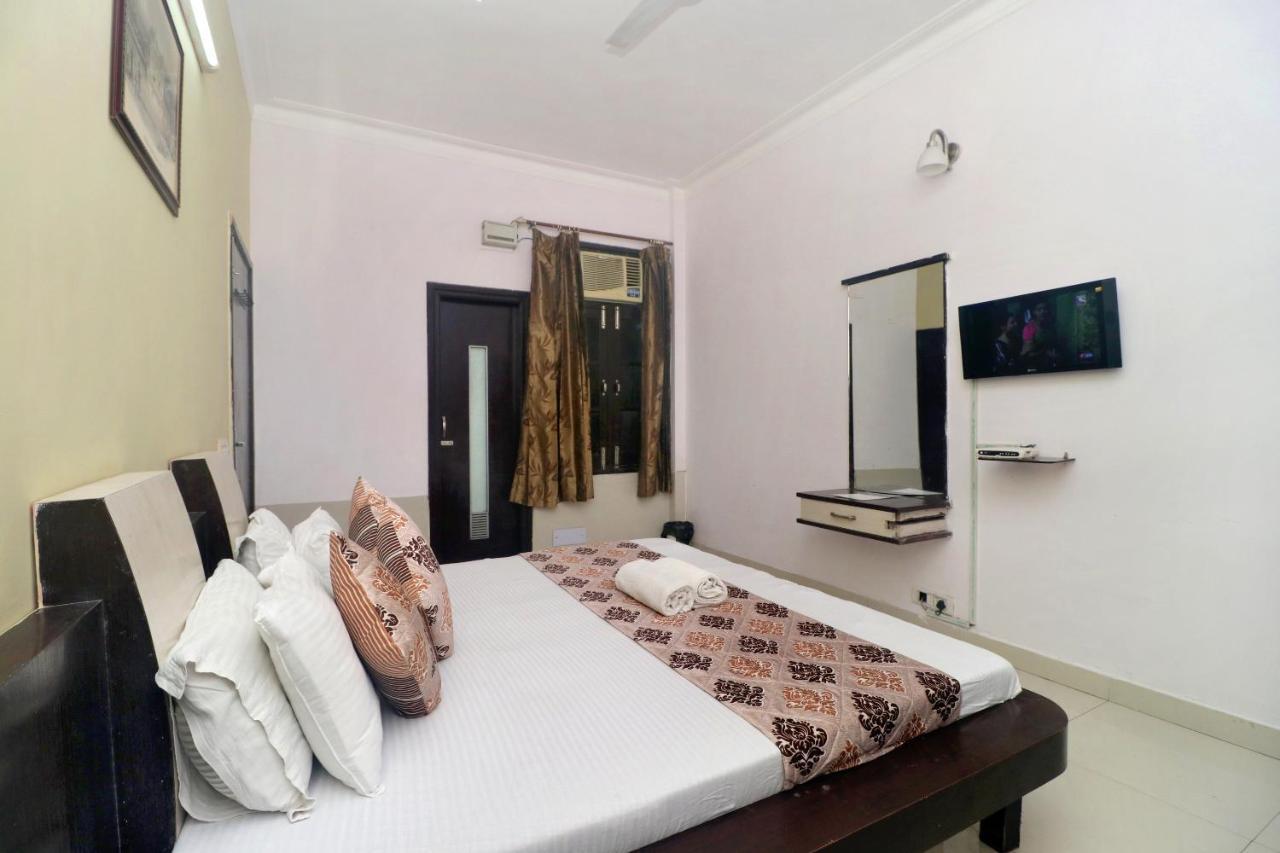 Gurjeet Guest House 50Mtr From Golden Temple Guest house 3*