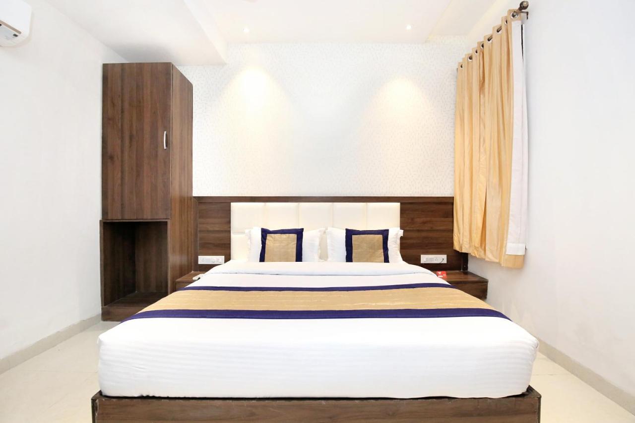 Hotel Oyo 11680 Grand Star 3*