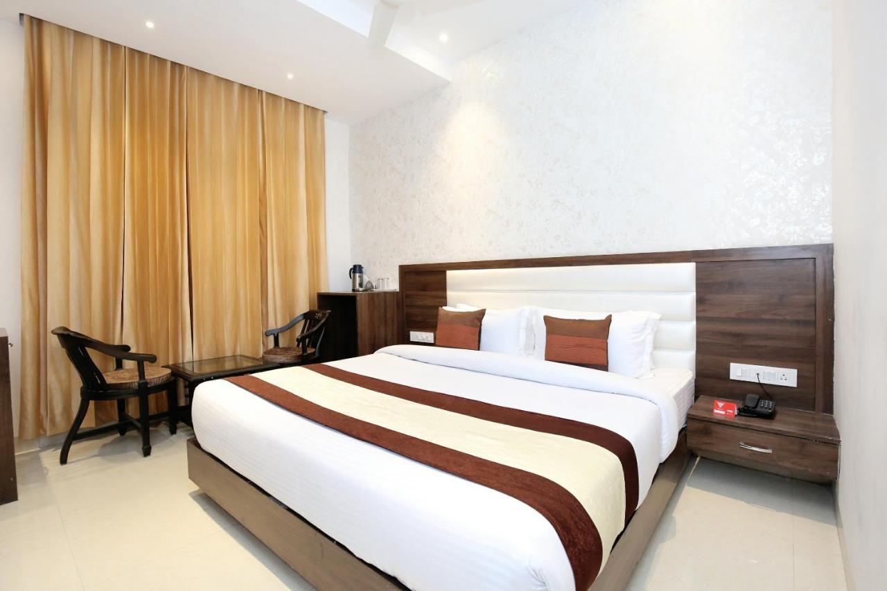 Oyo 11680 Grand Star Hotel