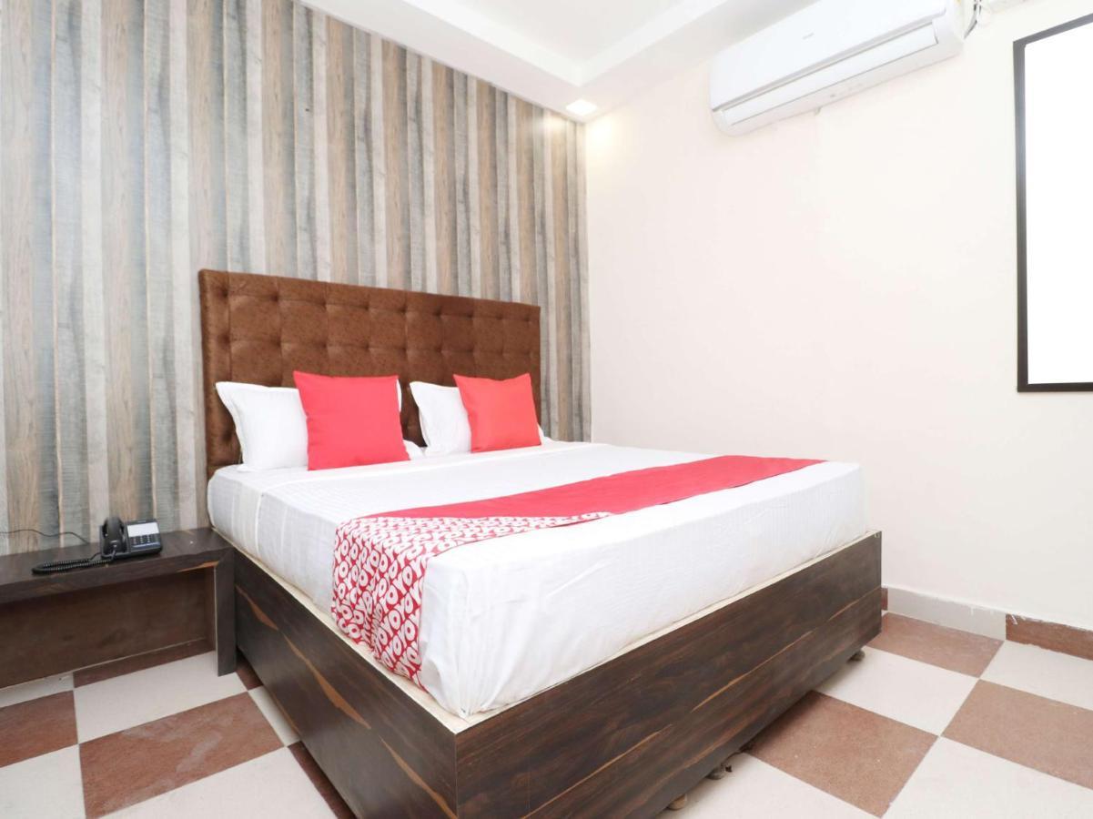 Hotel Oyo 37351 Krishna Royal 3*