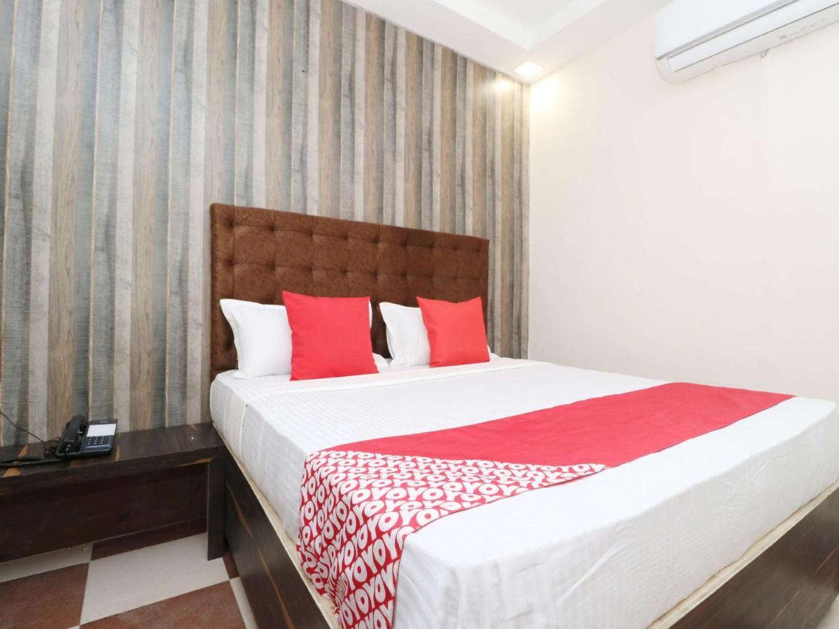 Oyo 37351 Krishna Royal Hotel 3*