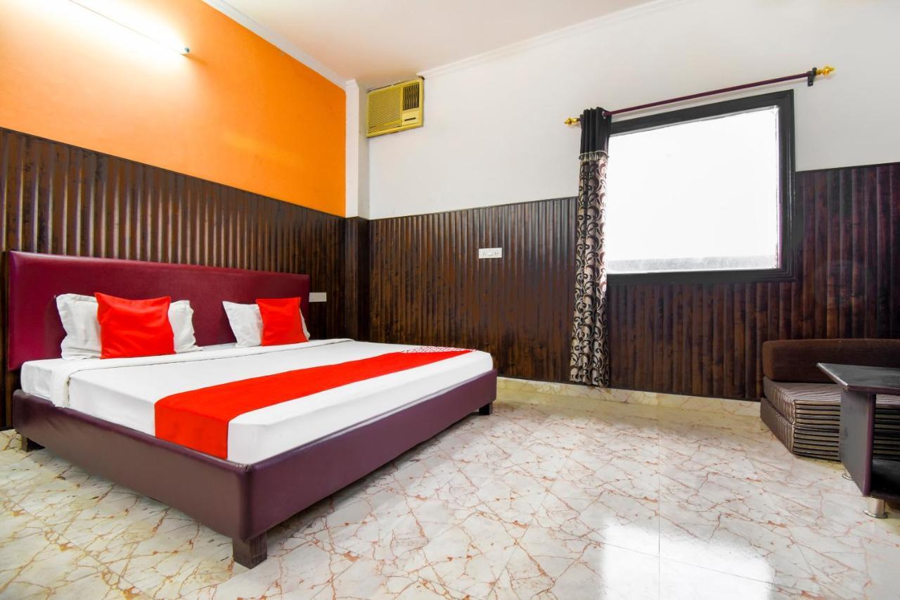 Hotel Oyo 46735 Royal Dreams