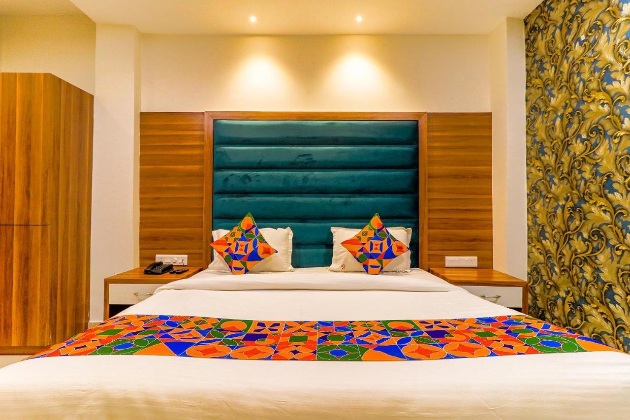 Fabhotel Golden Velvet
