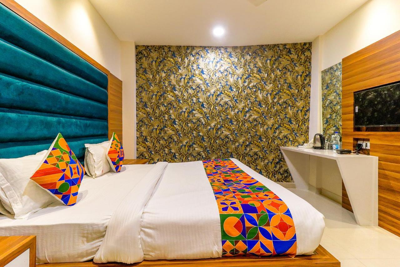 Fabhotel Golden Velvet