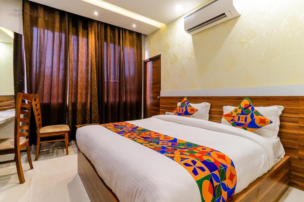 Fabhotel Golden Velvet
