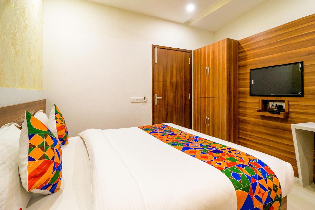 Fabhotel Golden Velvet 3*