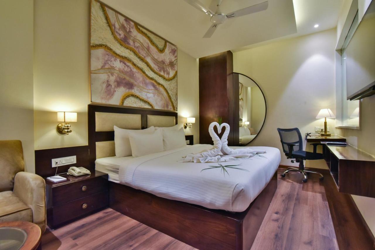 Hotel Br Grand With Nimo Club -5 Mint From Golden Temple Amritsar
