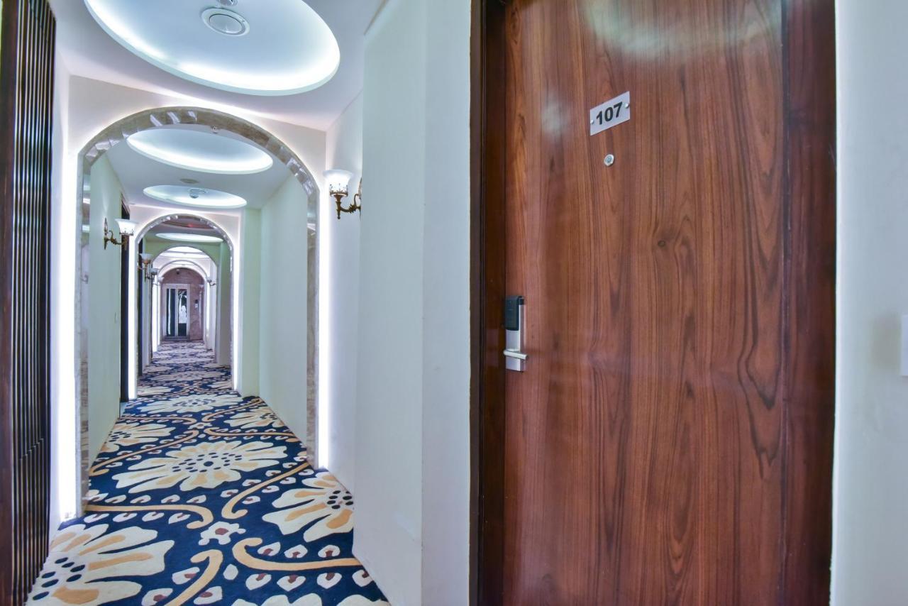 Br Grand With Nimo Club -5 Mint From Golden Temple 4* Amritsar