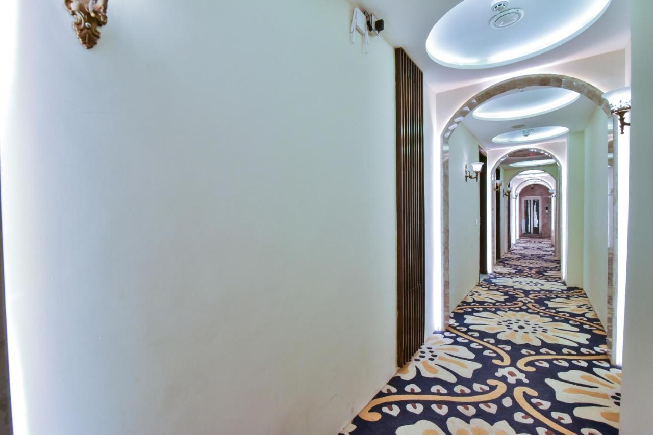 Br Grand With Nimo Club -5 Mint From Golden Temple Hotel 4*