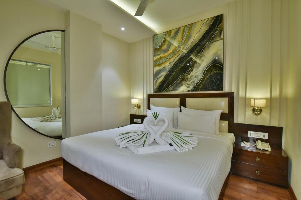 Hotel Br Grand With Nimo Club -5 Mint From Golden Temple