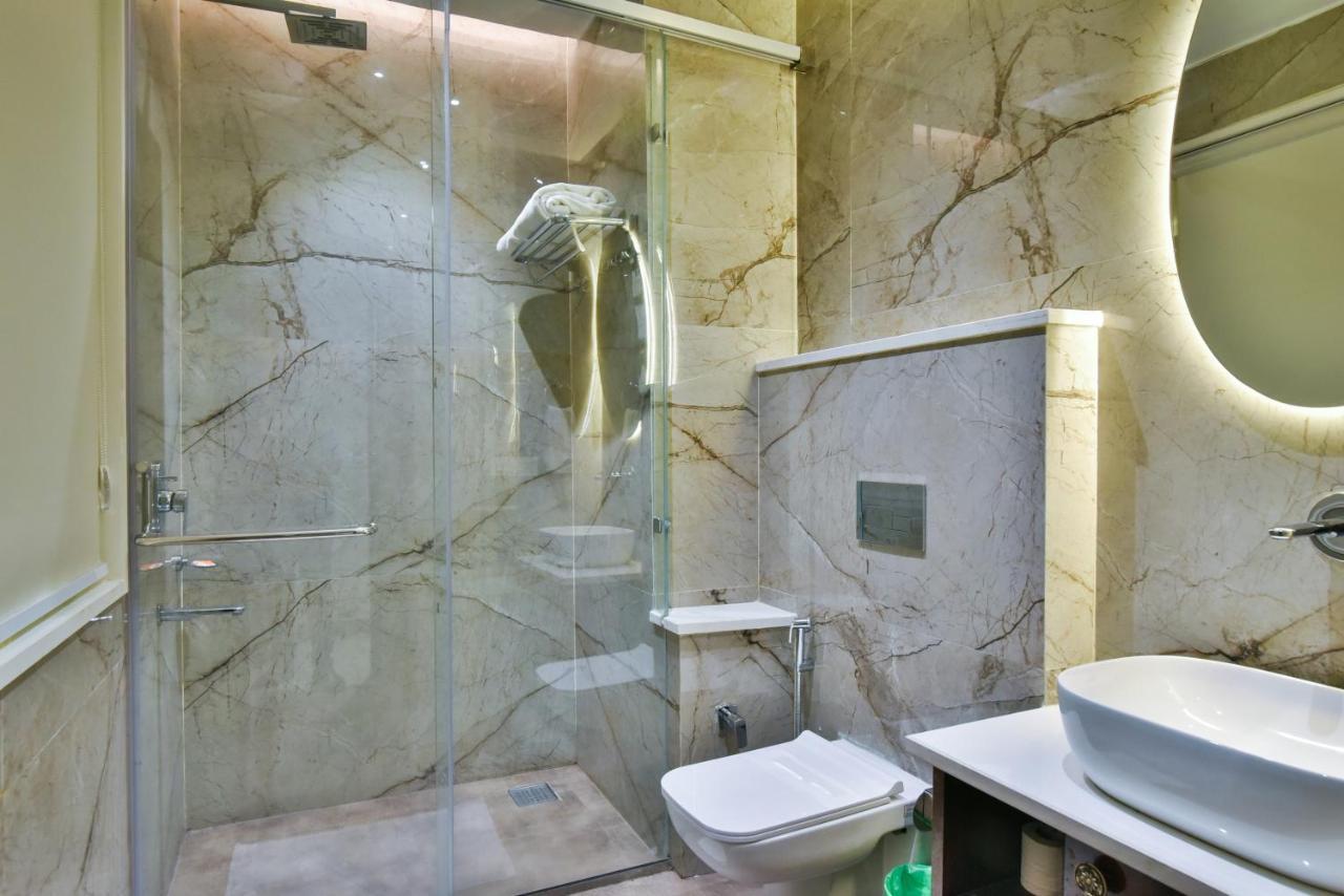 Hotel Br Grand With Nimo Club -5 Mint From Golden Temple 4*
