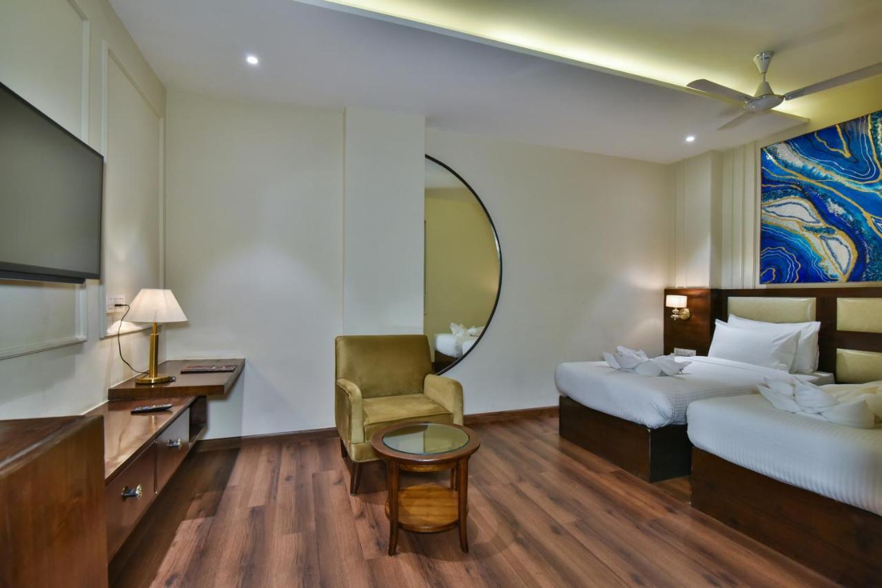Hotel Br Grand With Nimo Club -5 Mint From Golden Temple