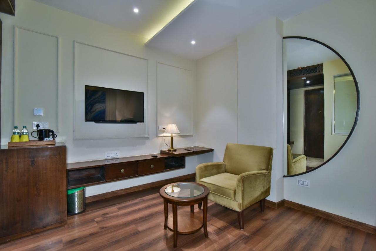 Hotel Br Grand With Nimo Club -5 Mint From Golden Temple 4*