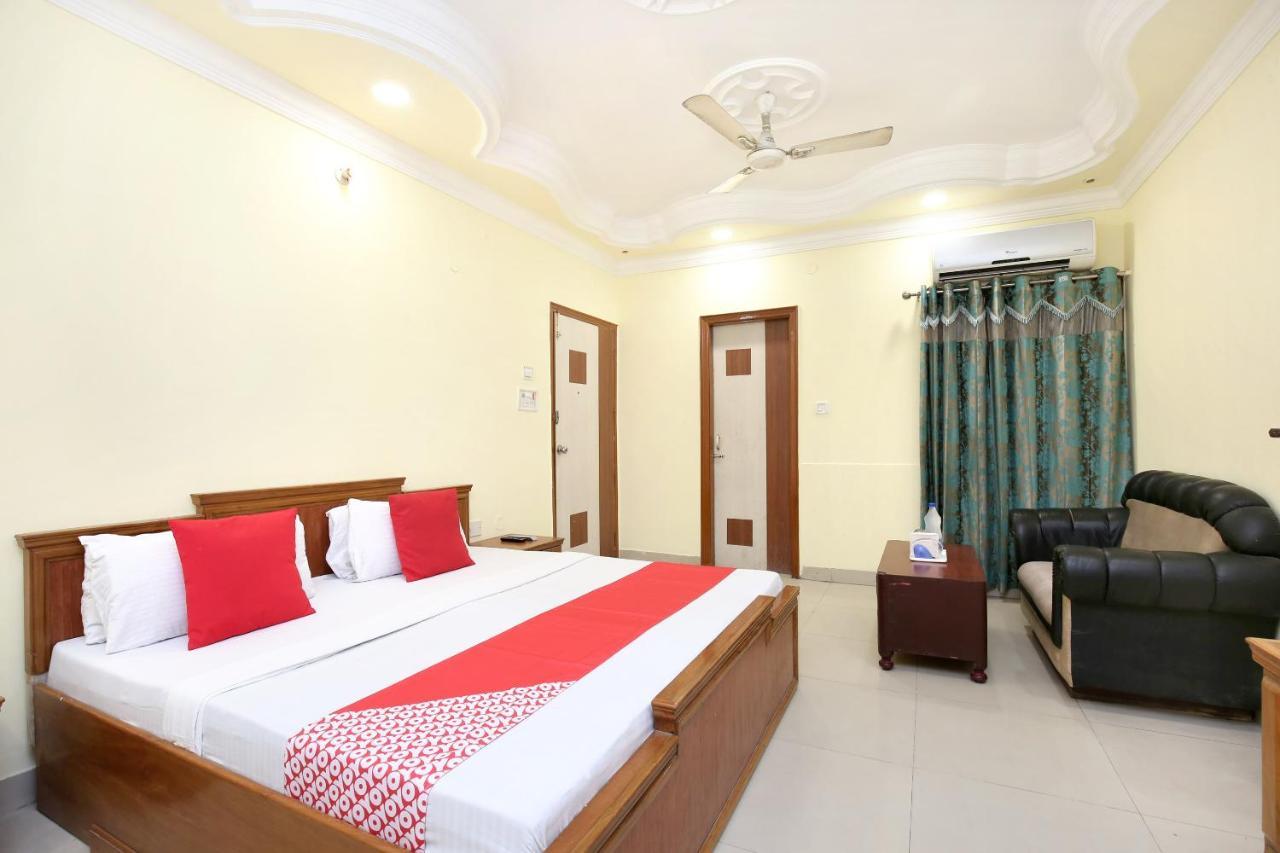 Oyo 15667 Anand Hotel 3*