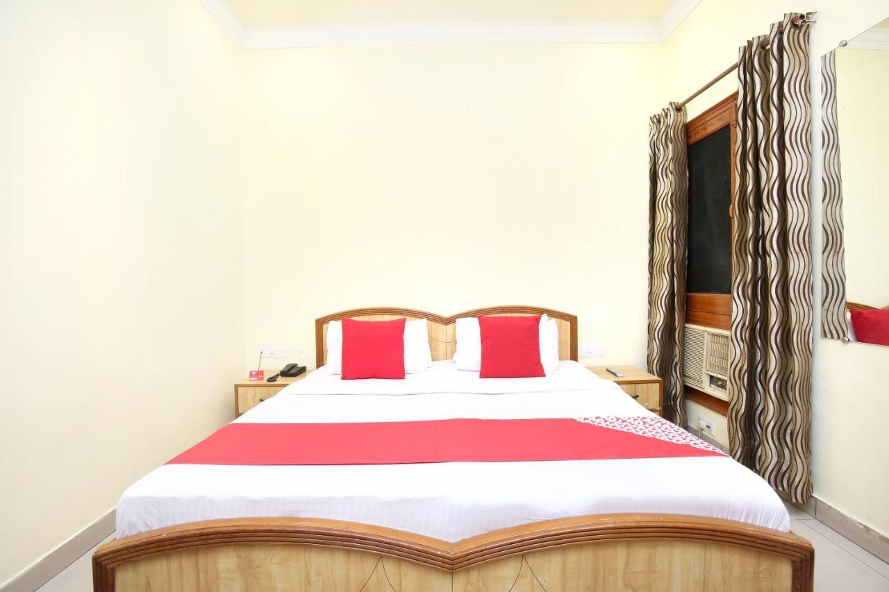 Oyo 15667 Anand Hotel 3*