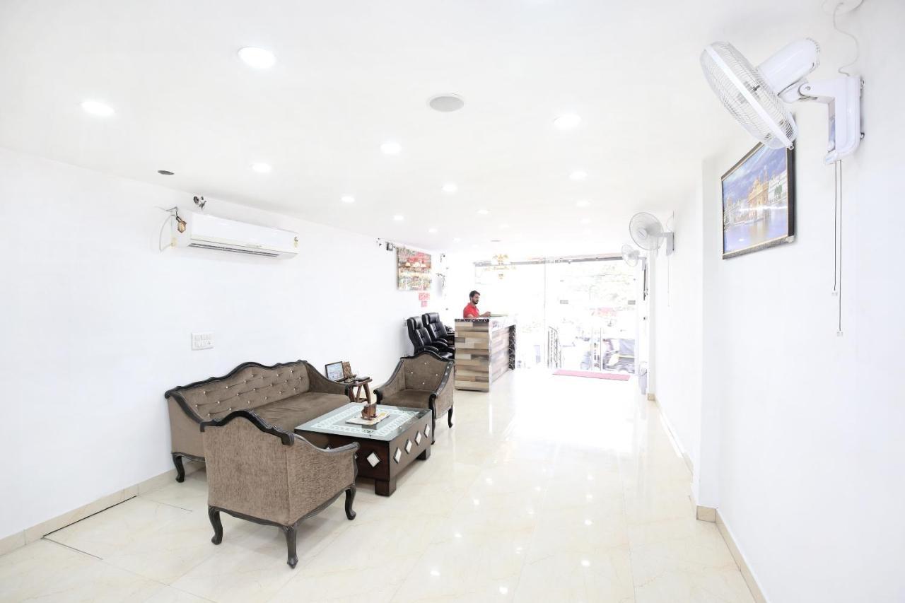 Oyo 15652 51 3*