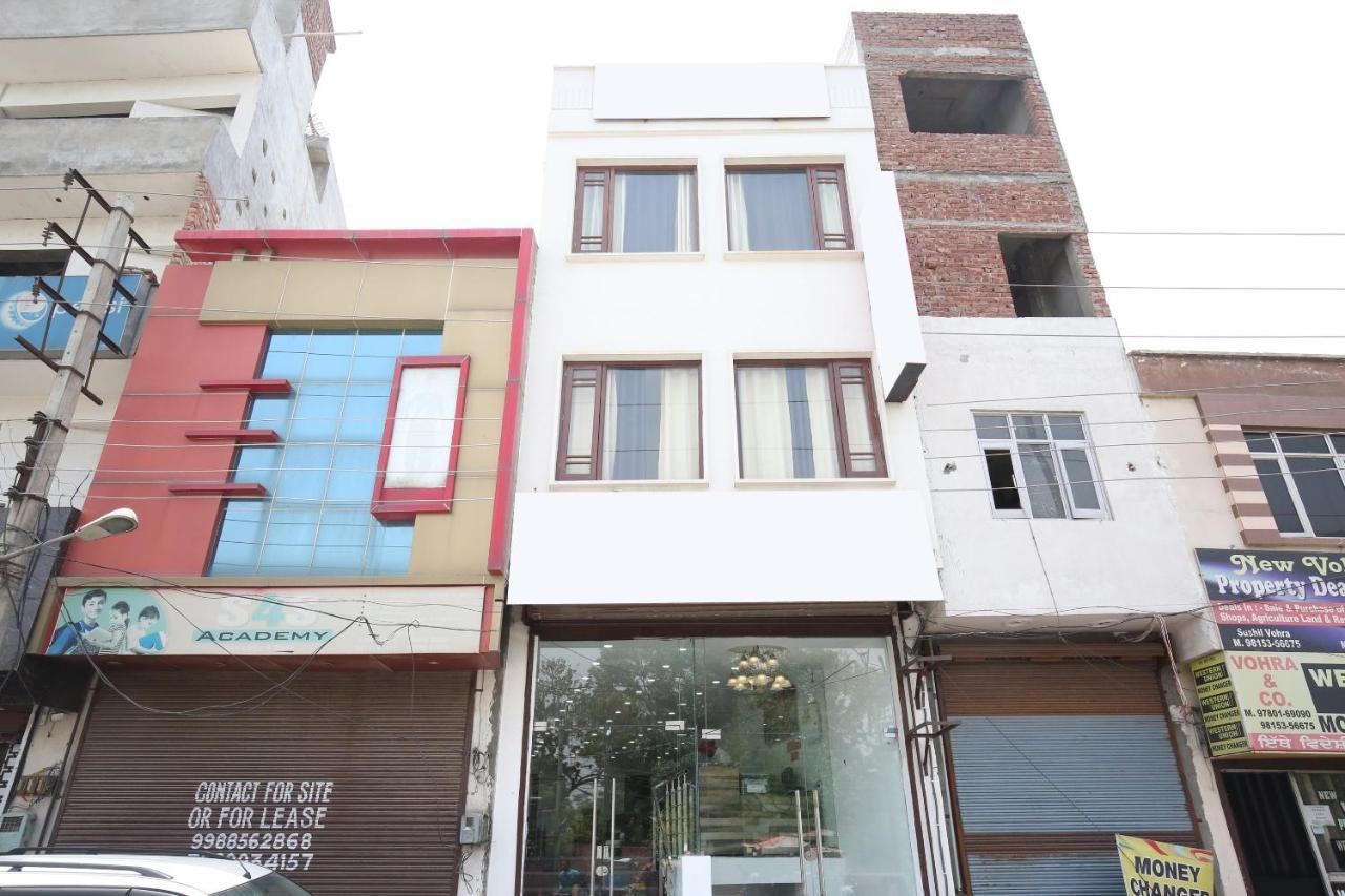Oyo 15652 51 Hotel 3*