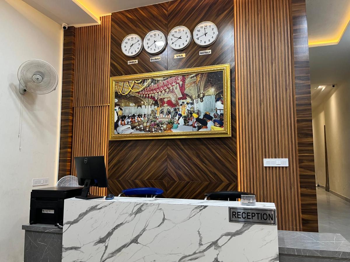 Lemonade Hotel 3*