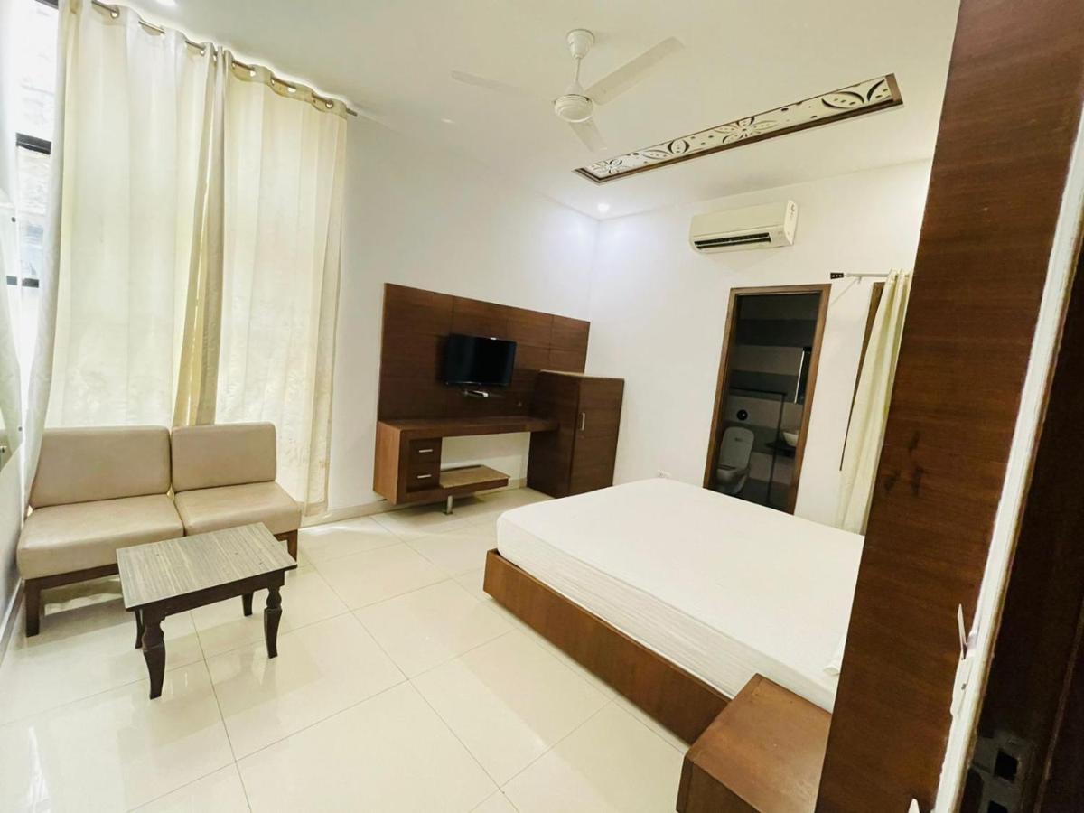 Premier Hotel 3*