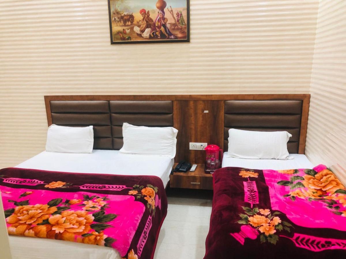 Jasneet 3* Amritsar