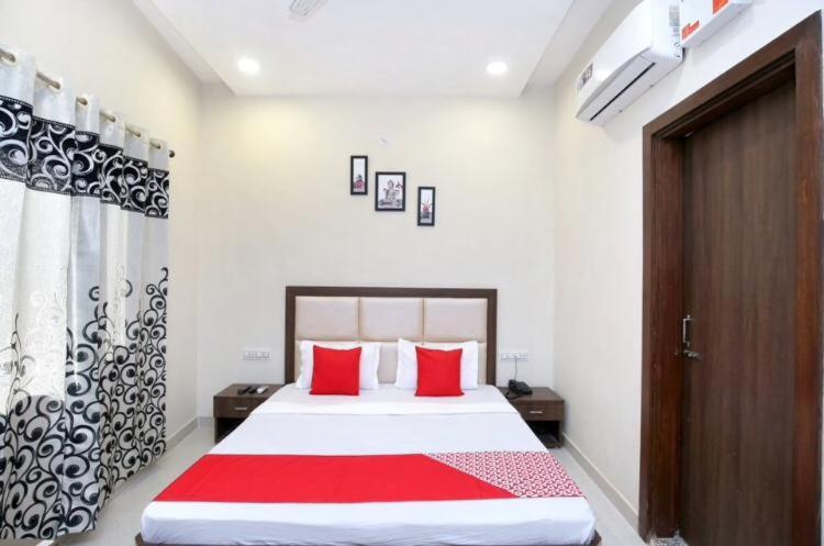 Forever Near Golden Temple Guest house *