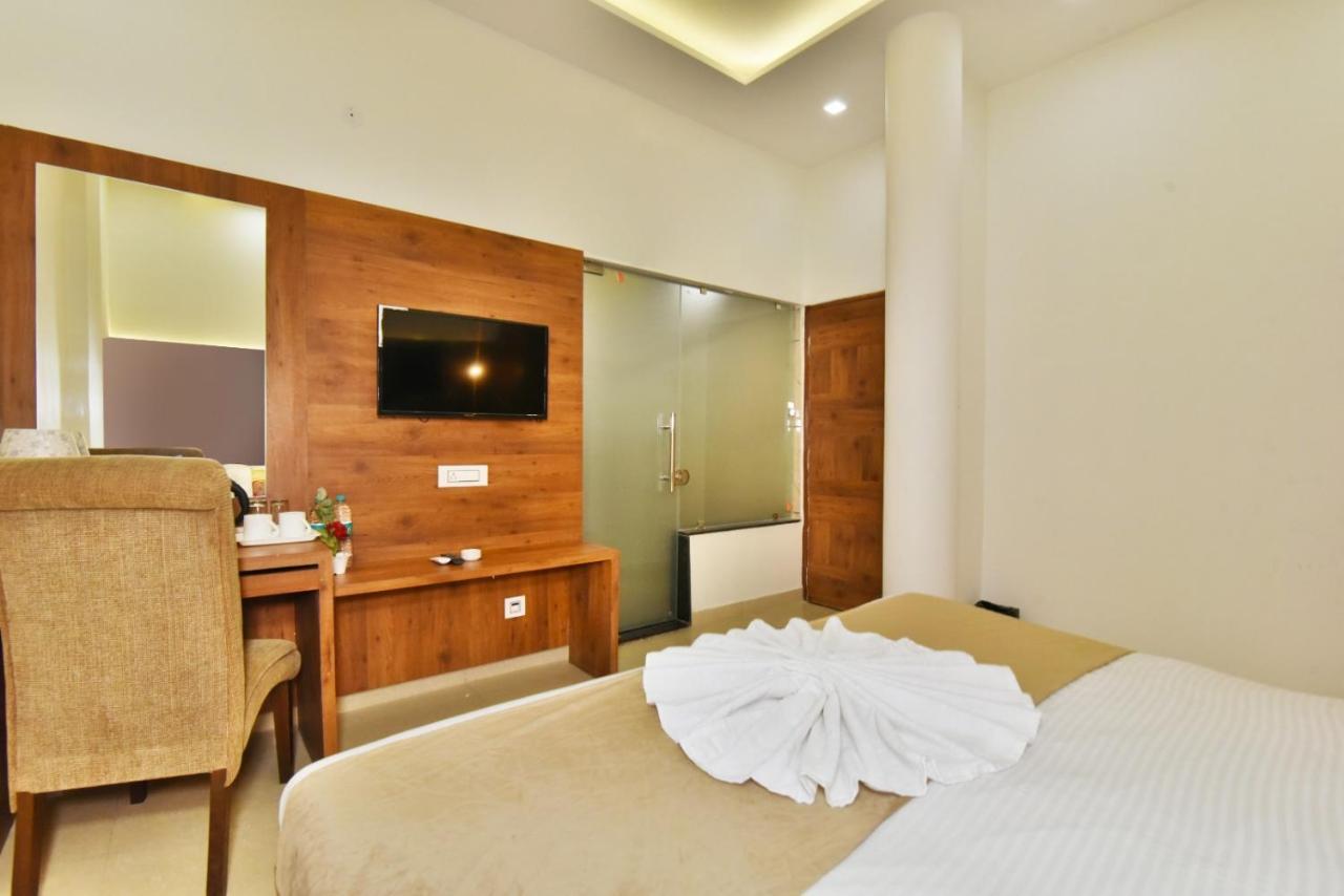 Sallow International-hotel Near Golden Temple Hotel