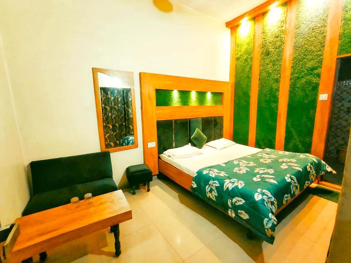 Revoli Walking Distance From Golden Temple Hotel 2*