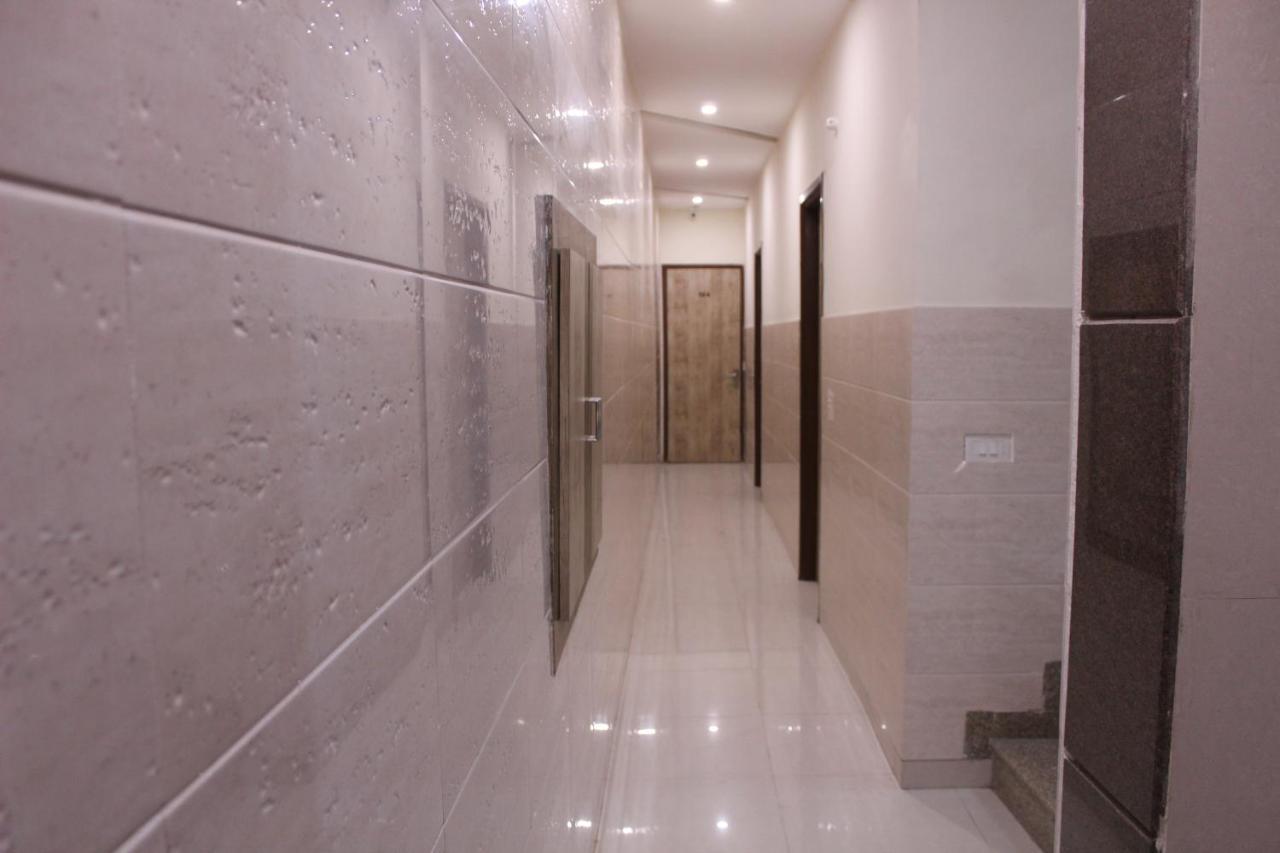 Shree Krishna Hotel 3*