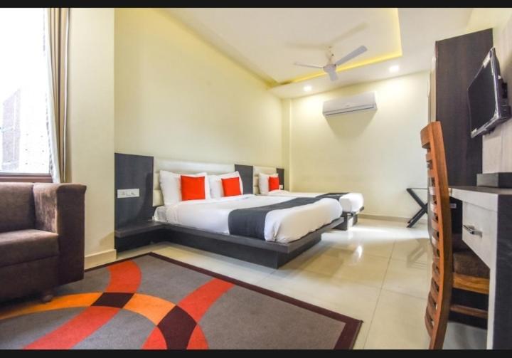 Super Collection O Near Railway Station Hotel