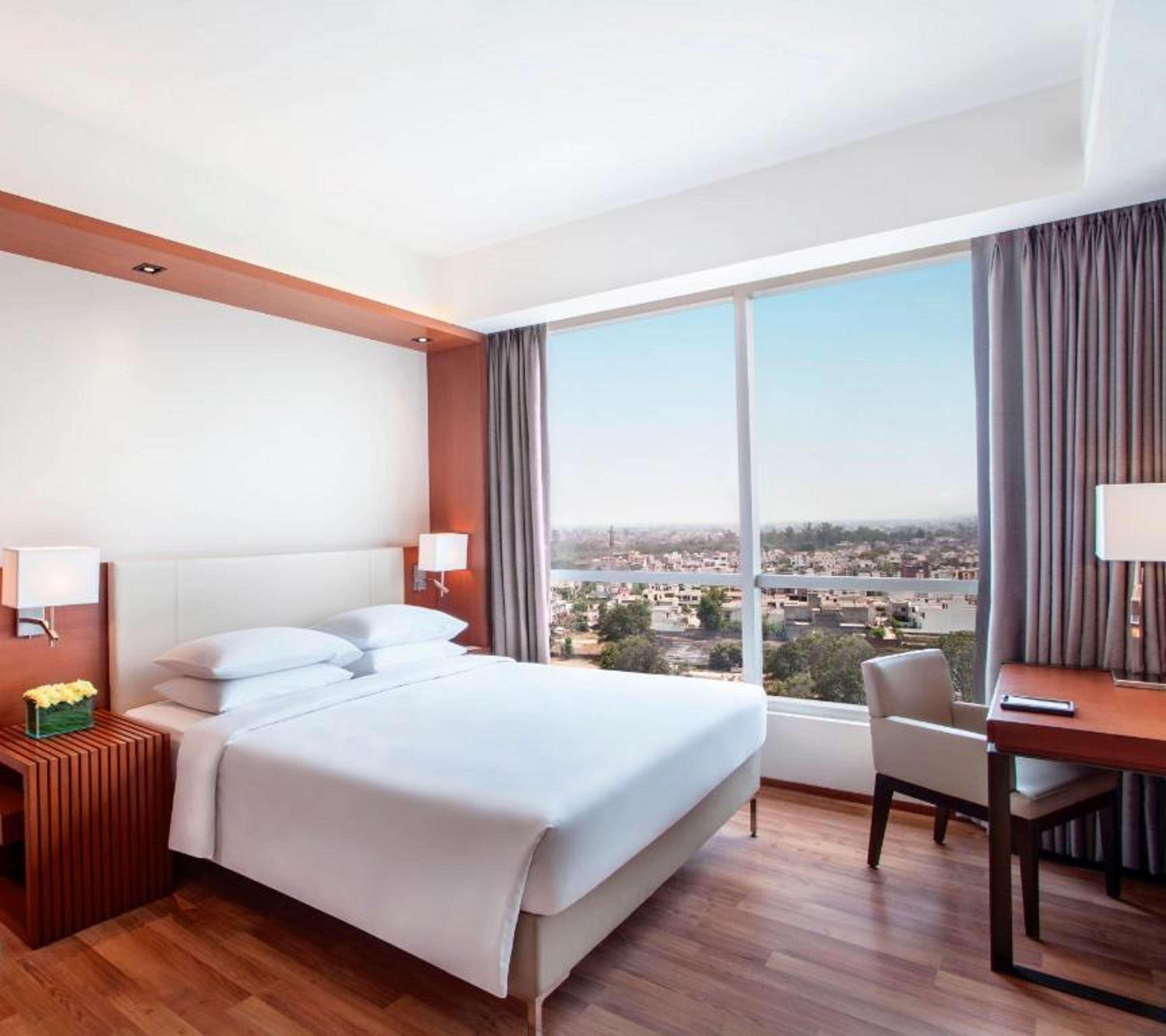 Hyatt Regency & Hotel 5*