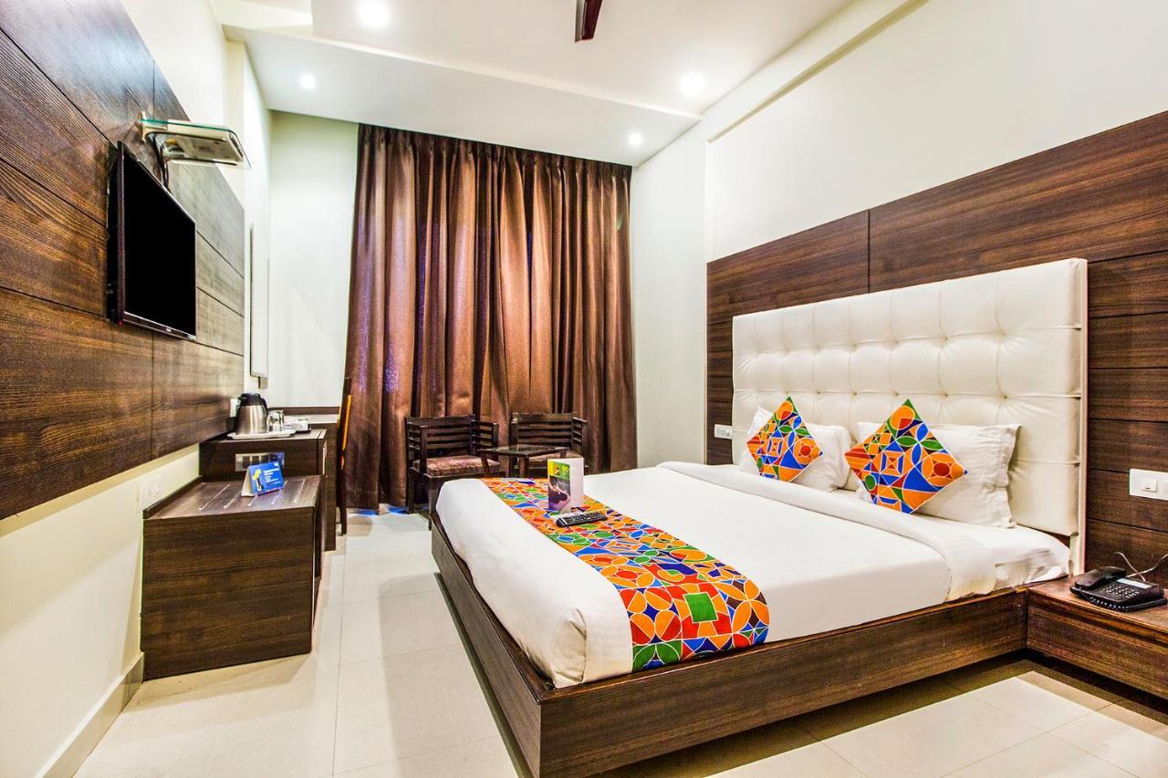 Fabhotel Kk Continental Rd 3*
