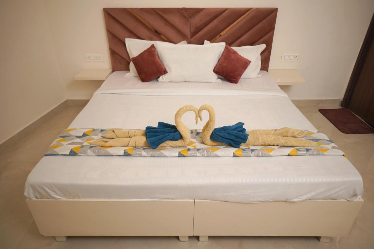 Hotel Paradise Stays 3*