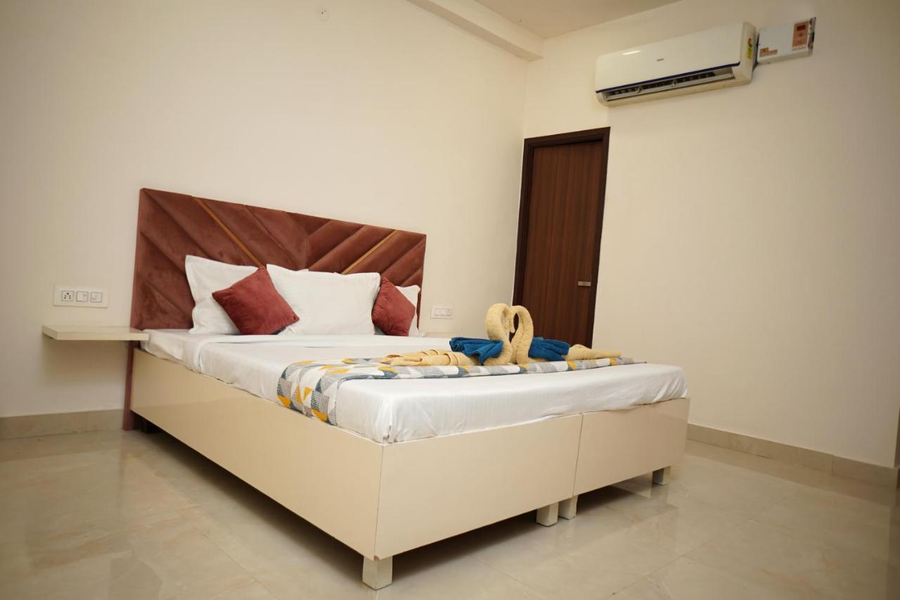 Paradise Stays Hotel 3*