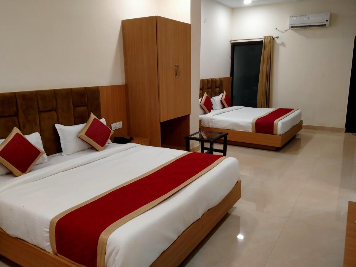 Bansal Paradise Hotel 2*