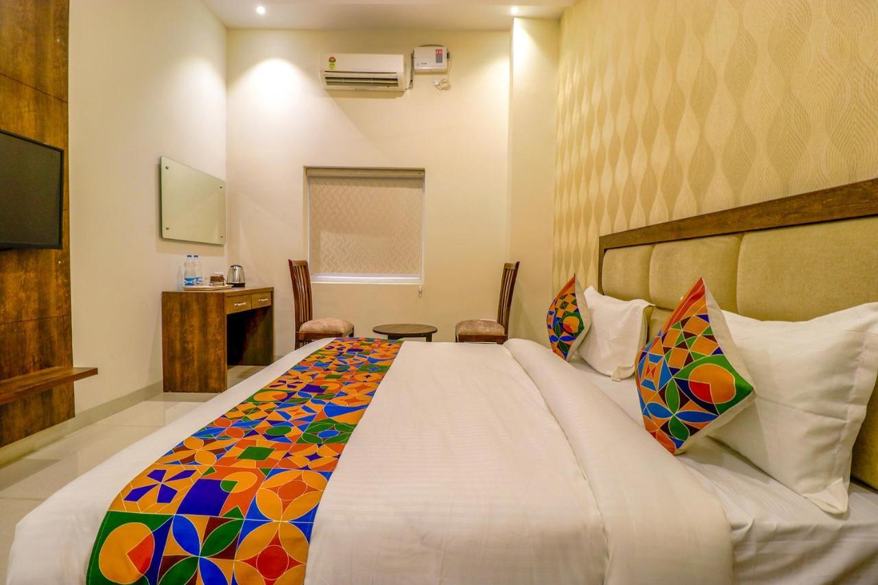 Fabhotel Prime Parisar Hotel