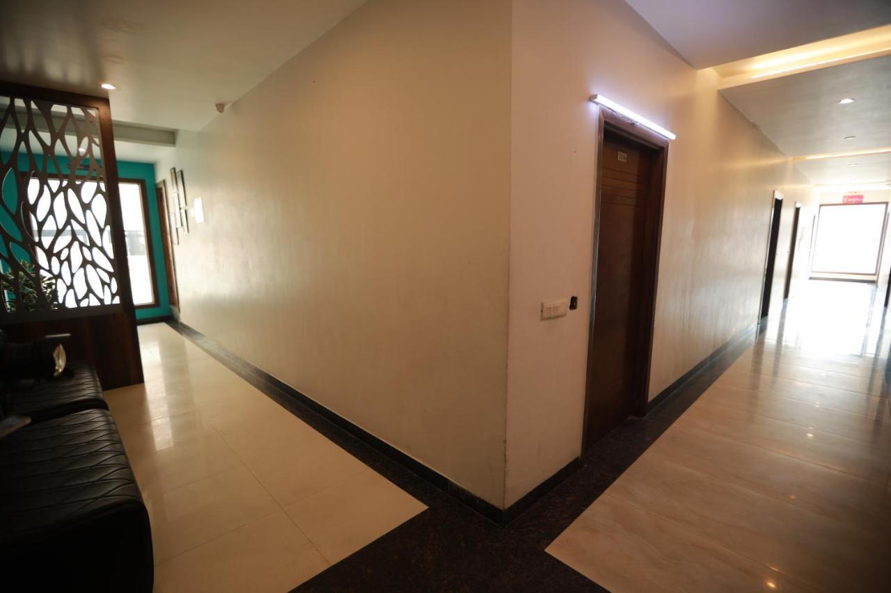 Basera Boutique A Unit Of Vintage 3*