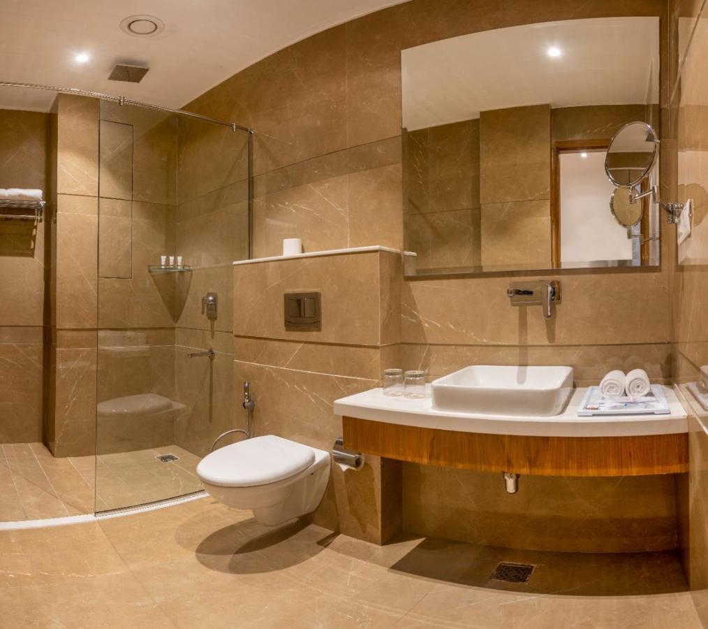 Hotel Surestay By Western Model Town