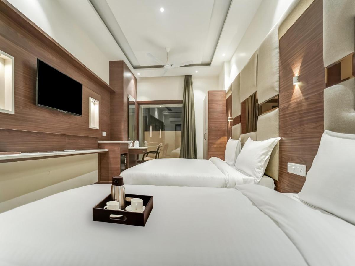 Oyo Townhouse 650 Aura Hotel