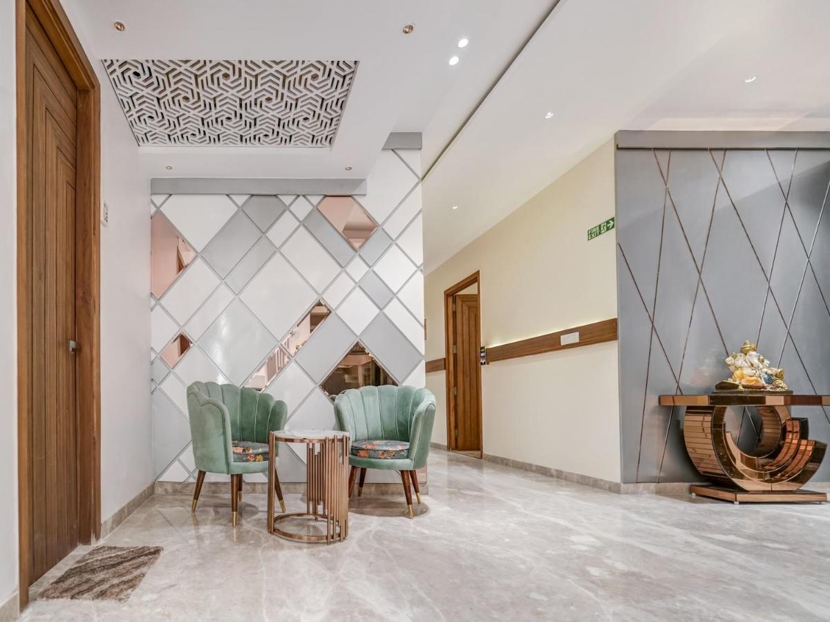 Oyo Townhouse 650 Aura 3*