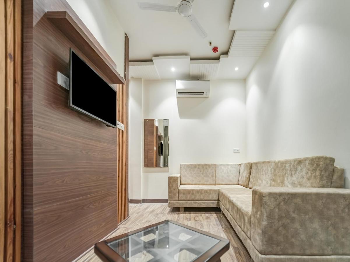Oyo Townhouse 650 Aura 3*