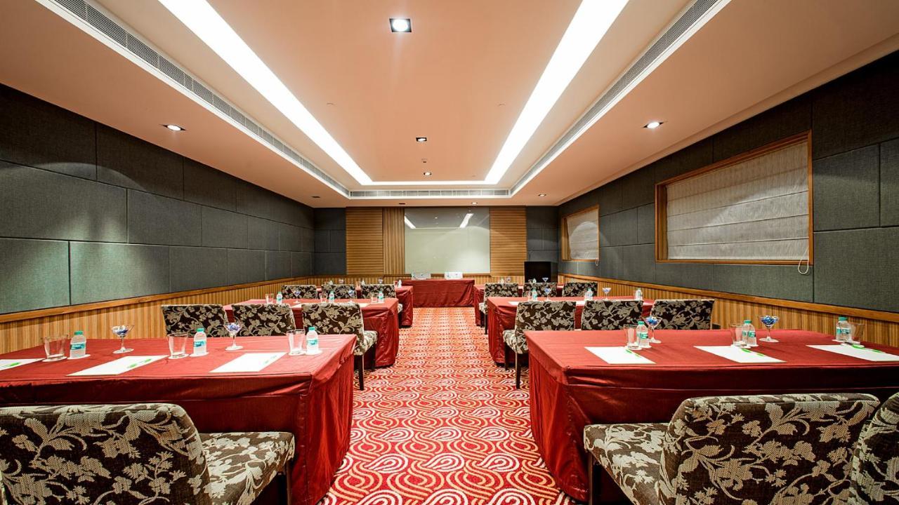 Hotel Ranjit Avenue By Ihg 4*