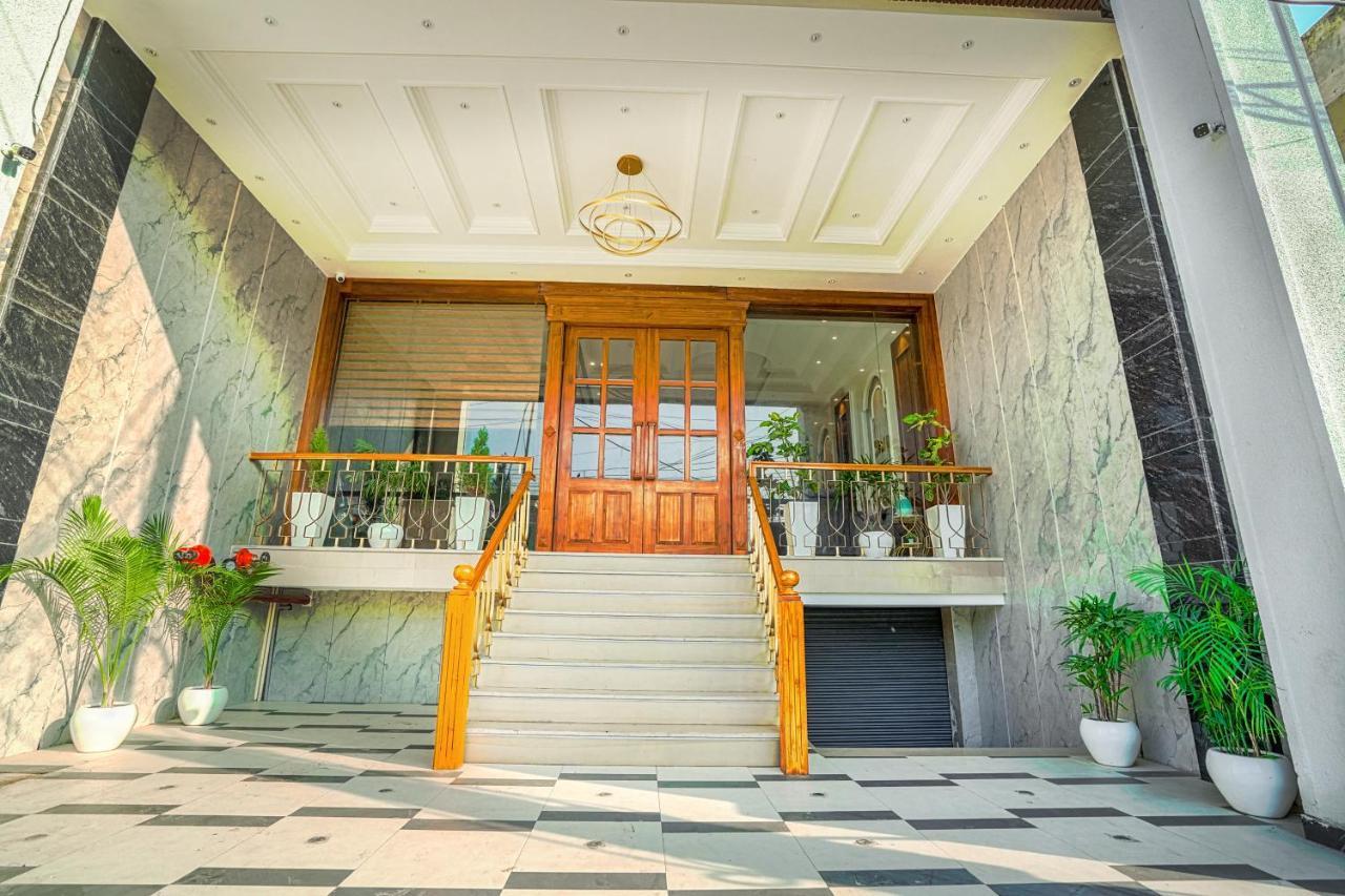 Grand Cabbana By Levelup Hotel