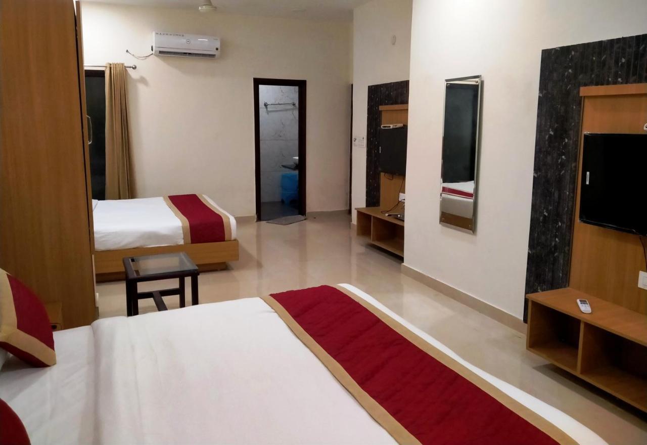Bansal Paradise Hotel 2*