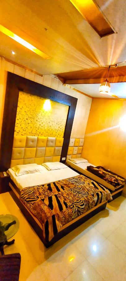 Revoli Walking Distance From Golden Temple 2*