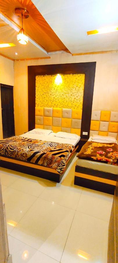 Hotel Revoli Walking Distance From Golden Temple 2*