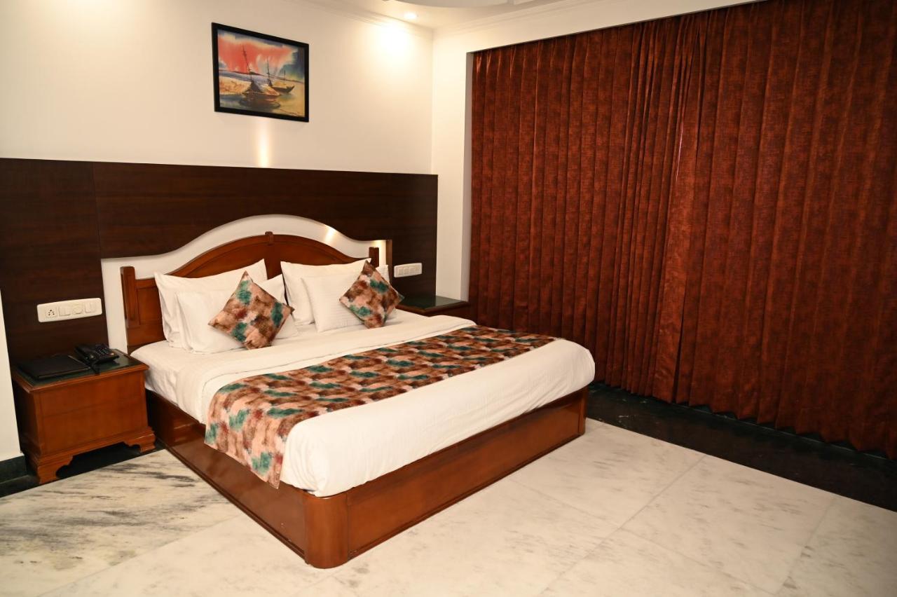 Lawrence Hotel 3*