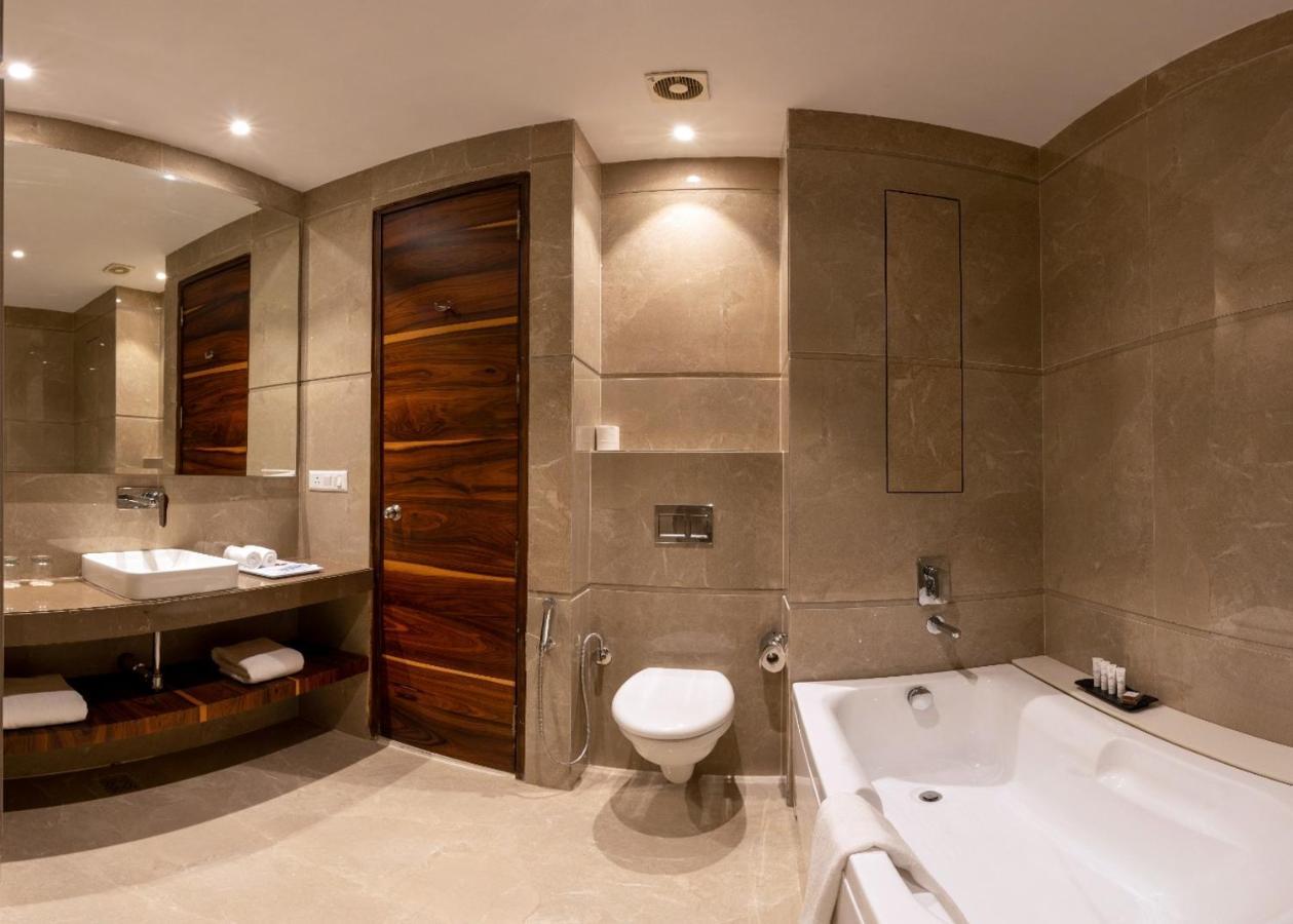 Hotel Surestay By Western Model Town 3*