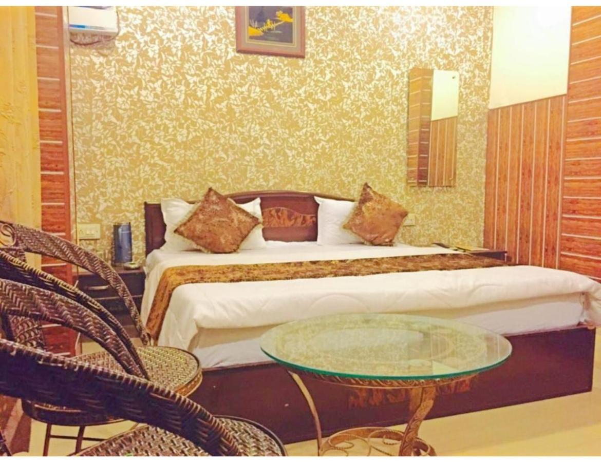M.a International, Hotel