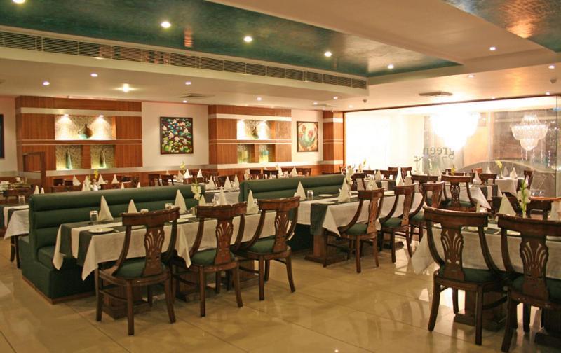 Hotel Queens Tower 3*