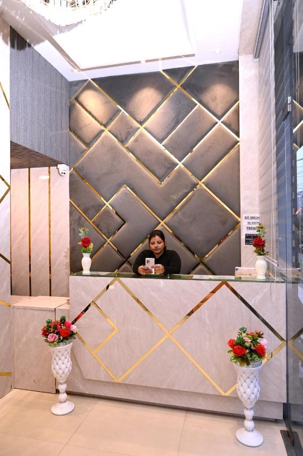 Diamond L Near Golden Temple L In L In Hotel 3*